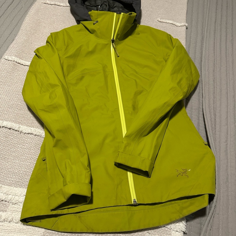 Arc'teryx Women's Ski Jacket in Olive Green and Black